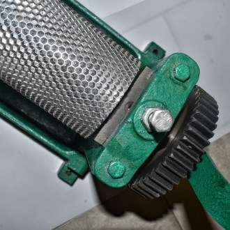 Handpresse für Trennwände - graviert